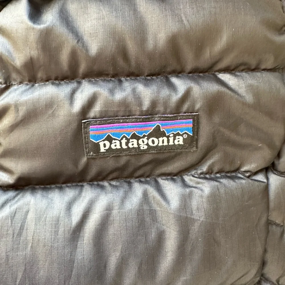 Patagonia Down Sweater Vest Black Women’s Small Zip Front Lightweight Puffer - Picture 3 of 6